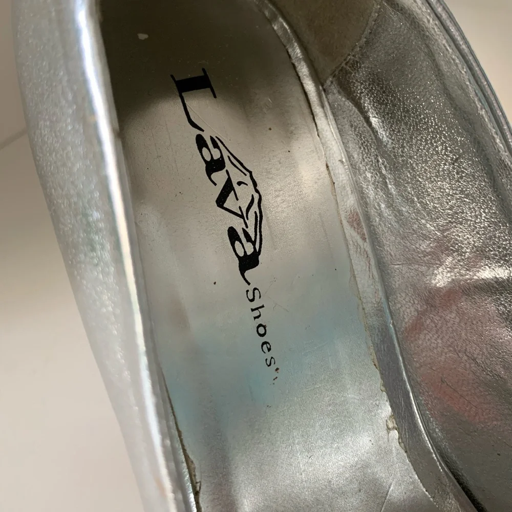 Lava•Elegant Silver Metallic Peep Toe Platform Pump-Size 7